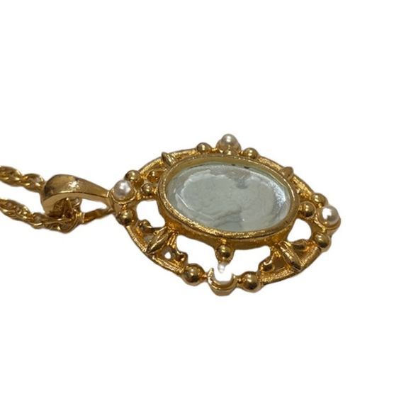 Vintage Gold Chain With Reverse Intaglio Cameo Pendant - Picture 5 of 15